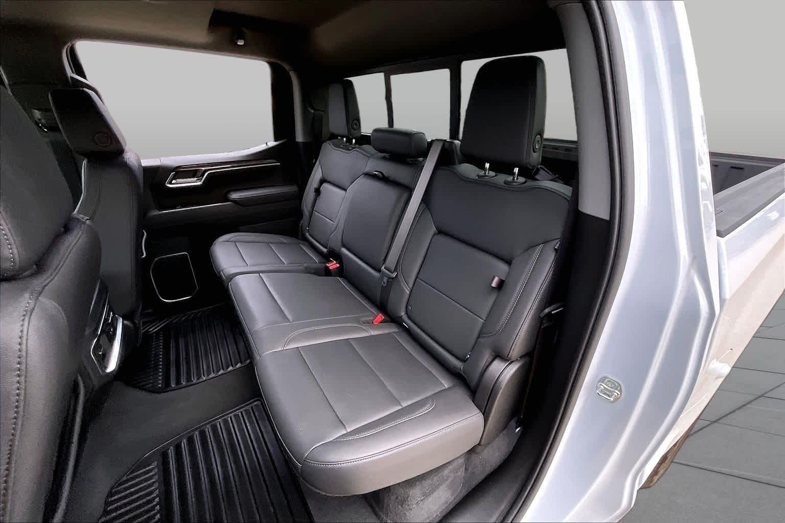 Used 2026 Polar White Tricoat Chevrolet LTZ image 20