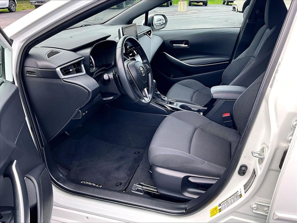 Used 2020 White Toyota SE image 8