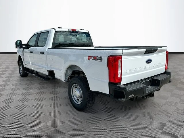 New 2026 Oxford White Ford XL image 4