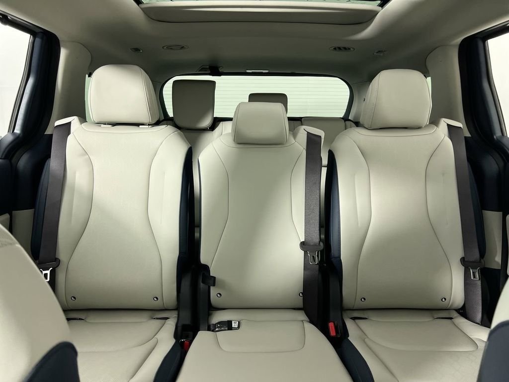 New 2026 Ceramic Silver Kia EX image 32
