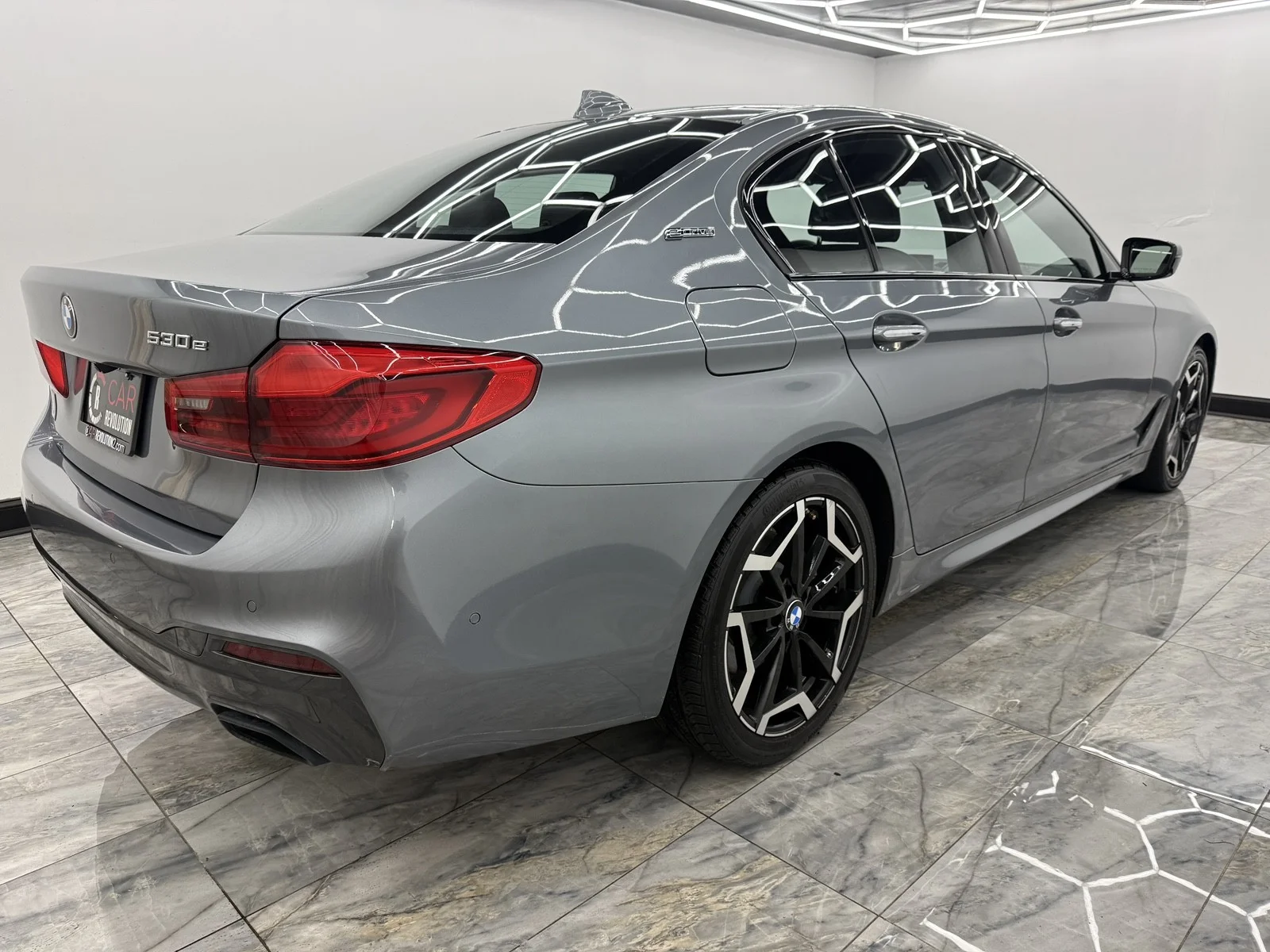 Used 2018 Bluestone Metallic BMW 530e xDrive iPerformance image 8