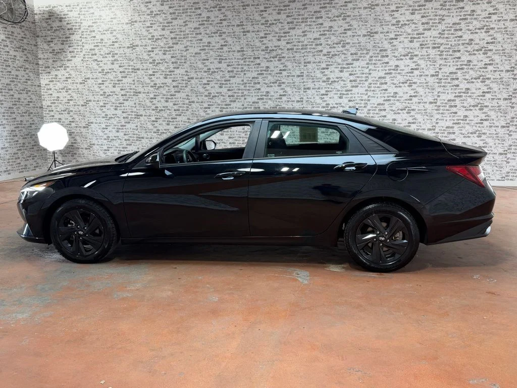 Used 2023 Phantom Black Hyundai SEL image 4
