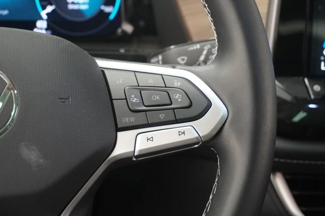 2025 Volkswagen Atlas SE w/Tech - Photo 31