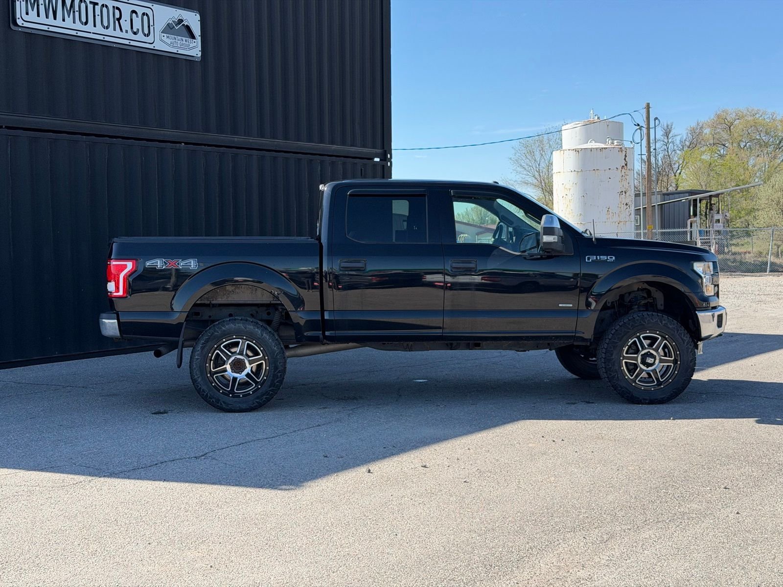View vehicle photo 6