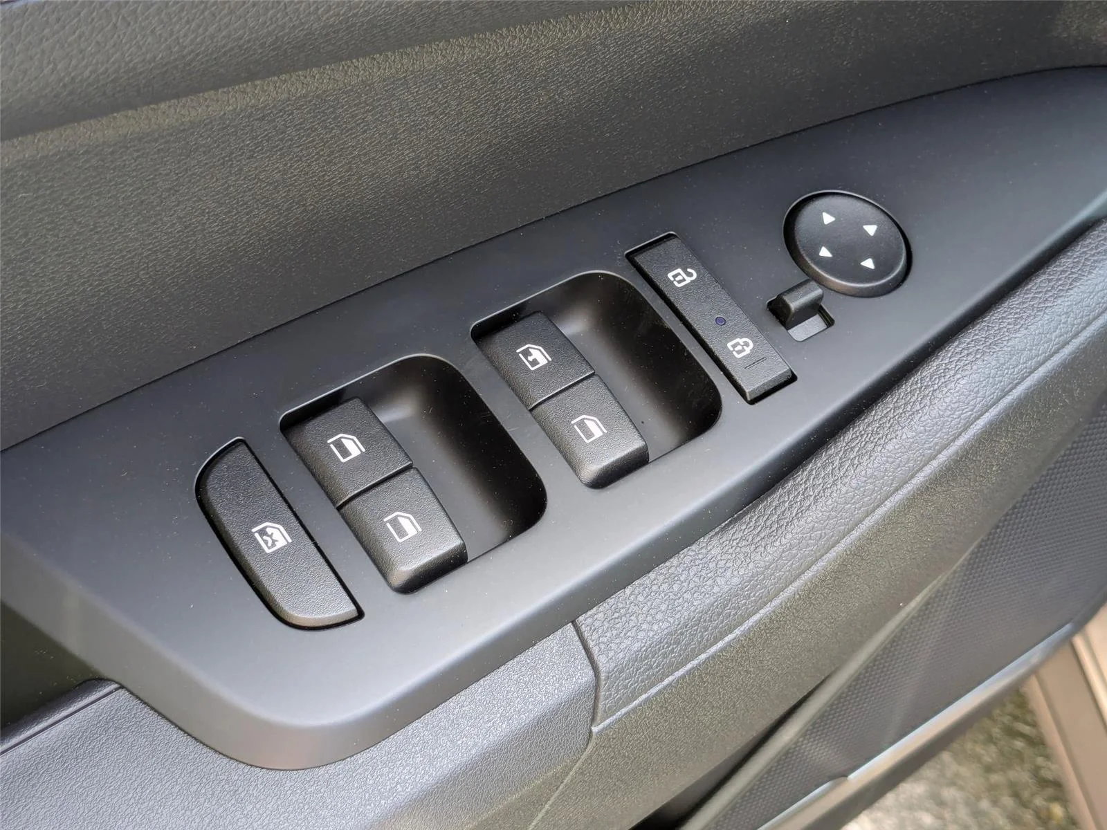 2025 Kia Sportage LX Hybrid - Photo 13