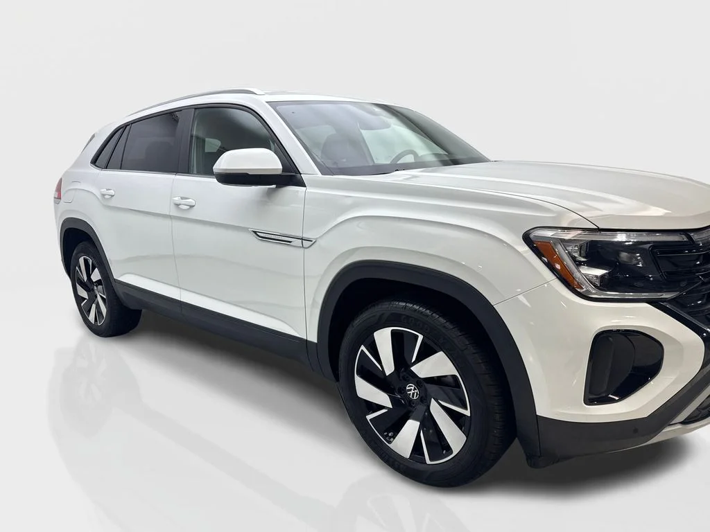 Used 2025 White Volkswagen 2.0T SE w/Technology image 12