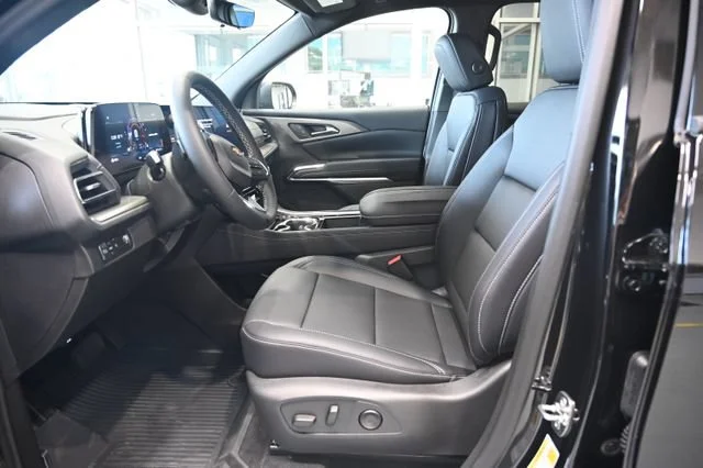New 2026 Mosaic Black Metallic Chevrolet LT image 9