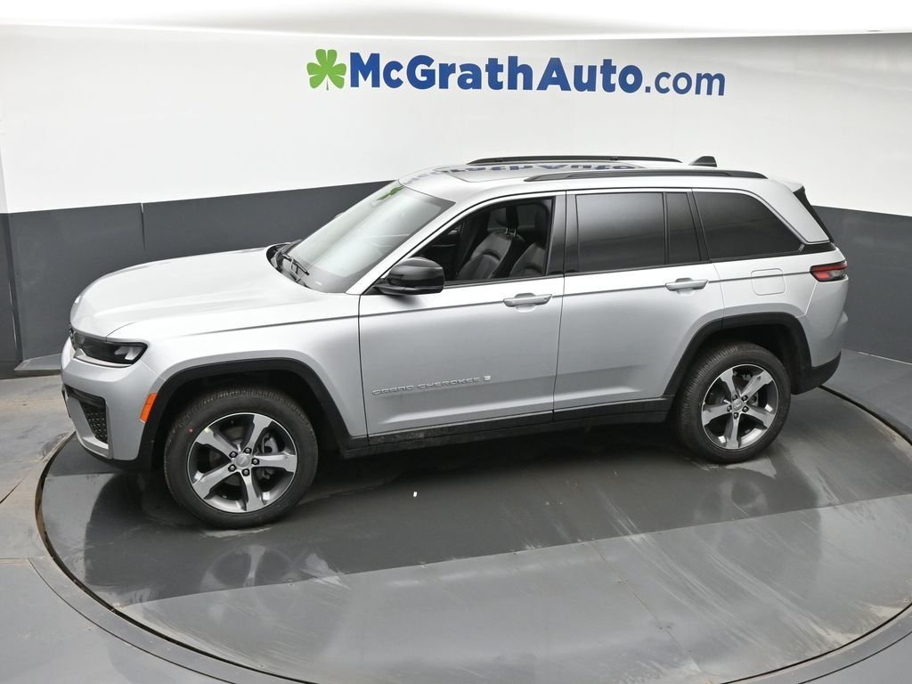 New 2026 Silver Zynith Exterior Paint Jeep Limited image 23