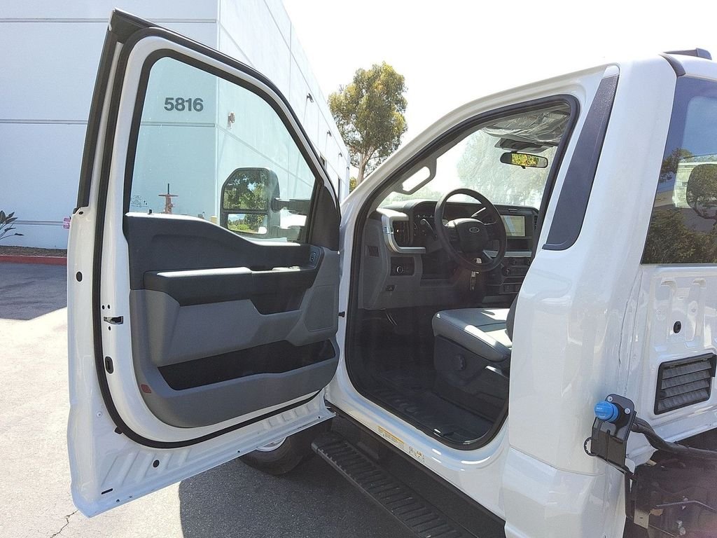 New 2026 Oxford White Ford XL image 5