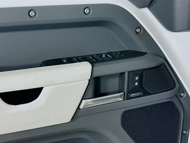 New 2026 Fuji White Land Rover X-Dynamic SE image 20