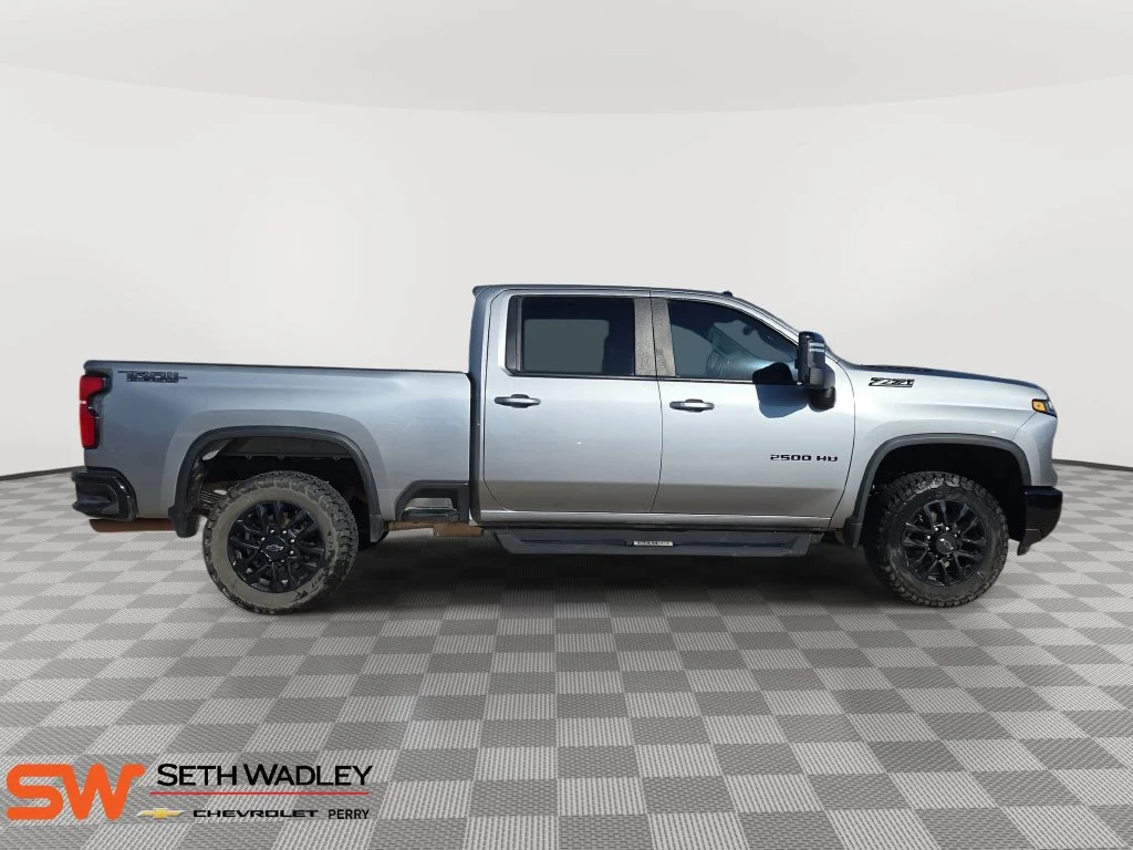 Used 2025 Sterling Gray Metallic Chevrolet LT image 8