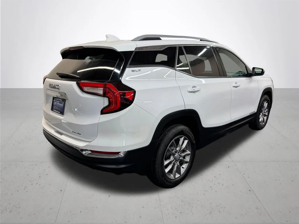 Used 2024 White GMC SLT image 8