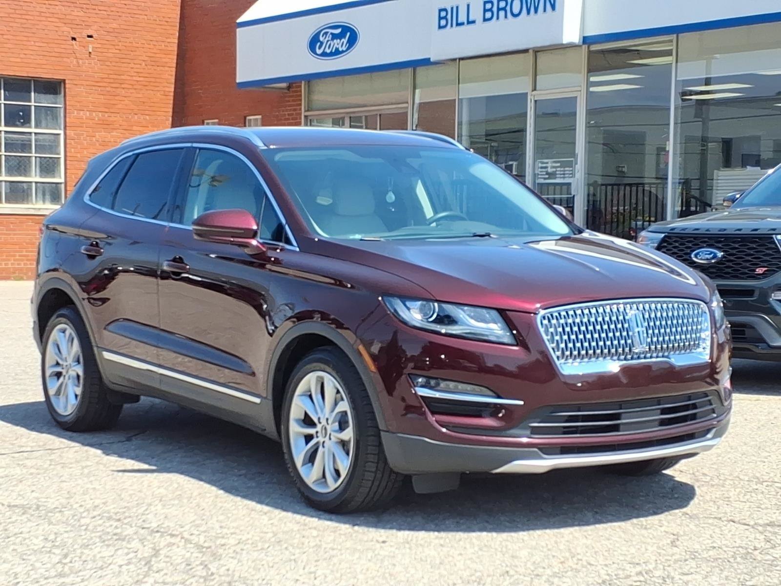 Used 2019 Burgundy Velvet Metallic Tinted Clearcoat Lincoln Select image 1