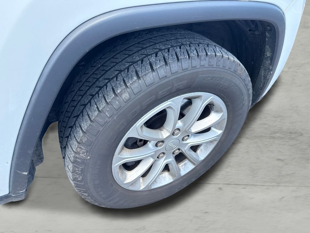 Used 2021 White Jeep Laredo E image 6