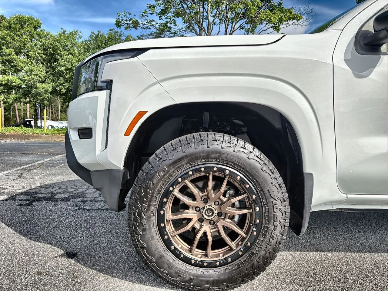 Used 2022 White Nissan King Cab S 4x2 image 28