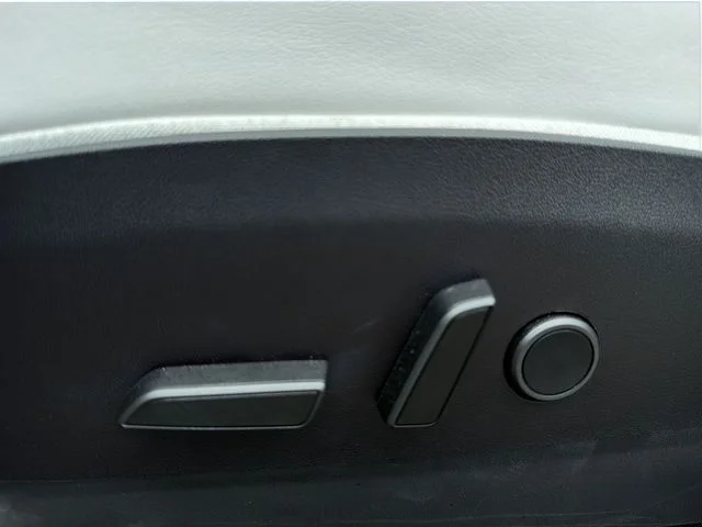 Used 2024  Tesla Long Range image 23