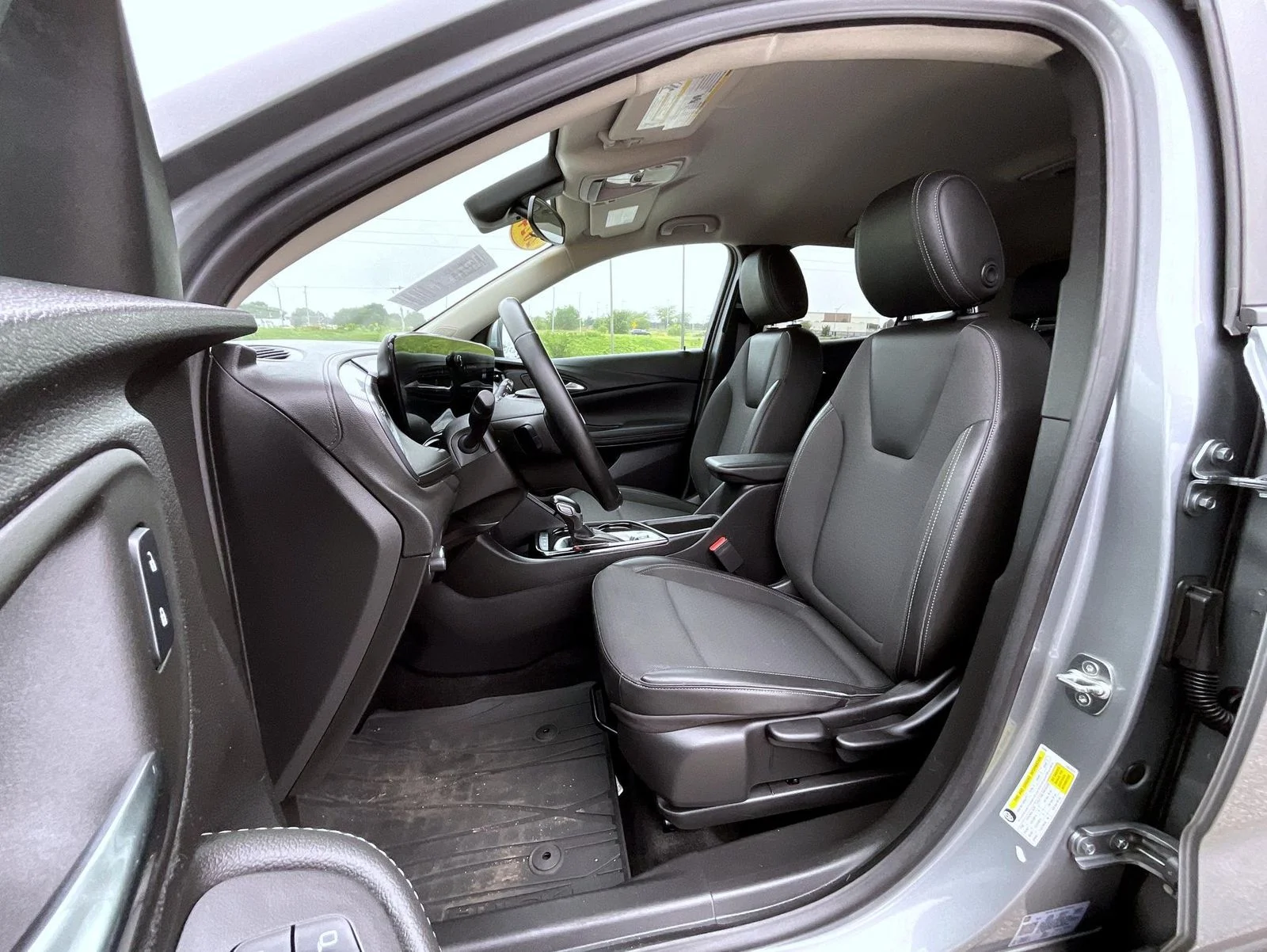 Used 2024 Gray Buick Preferred image 10