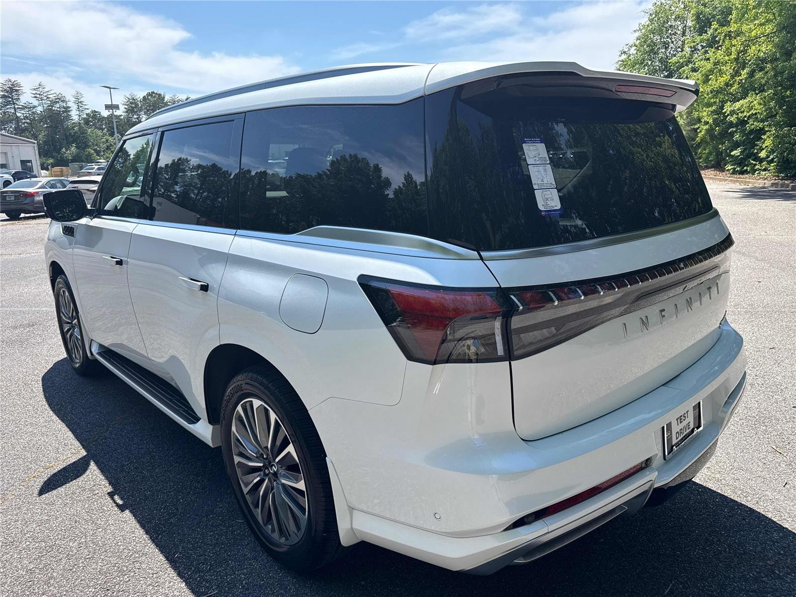 New 2026 RADIANT WHITE INFINITI Luxe 4WD image 8