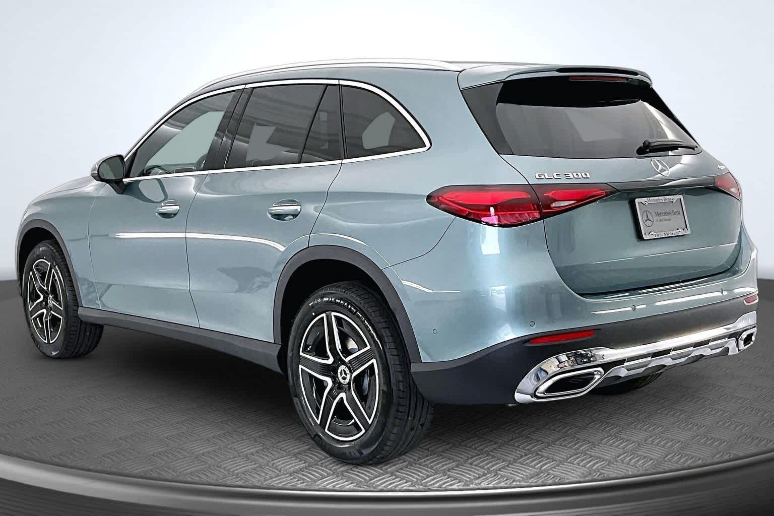 New 2026 Verde Silver Metallic Mercedes-Benz GLC 300 image 4