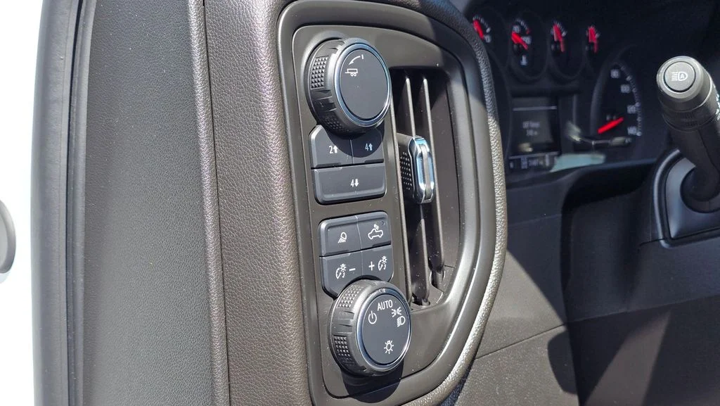 Used 2025 Summit White Chevrolet Custom image 25
