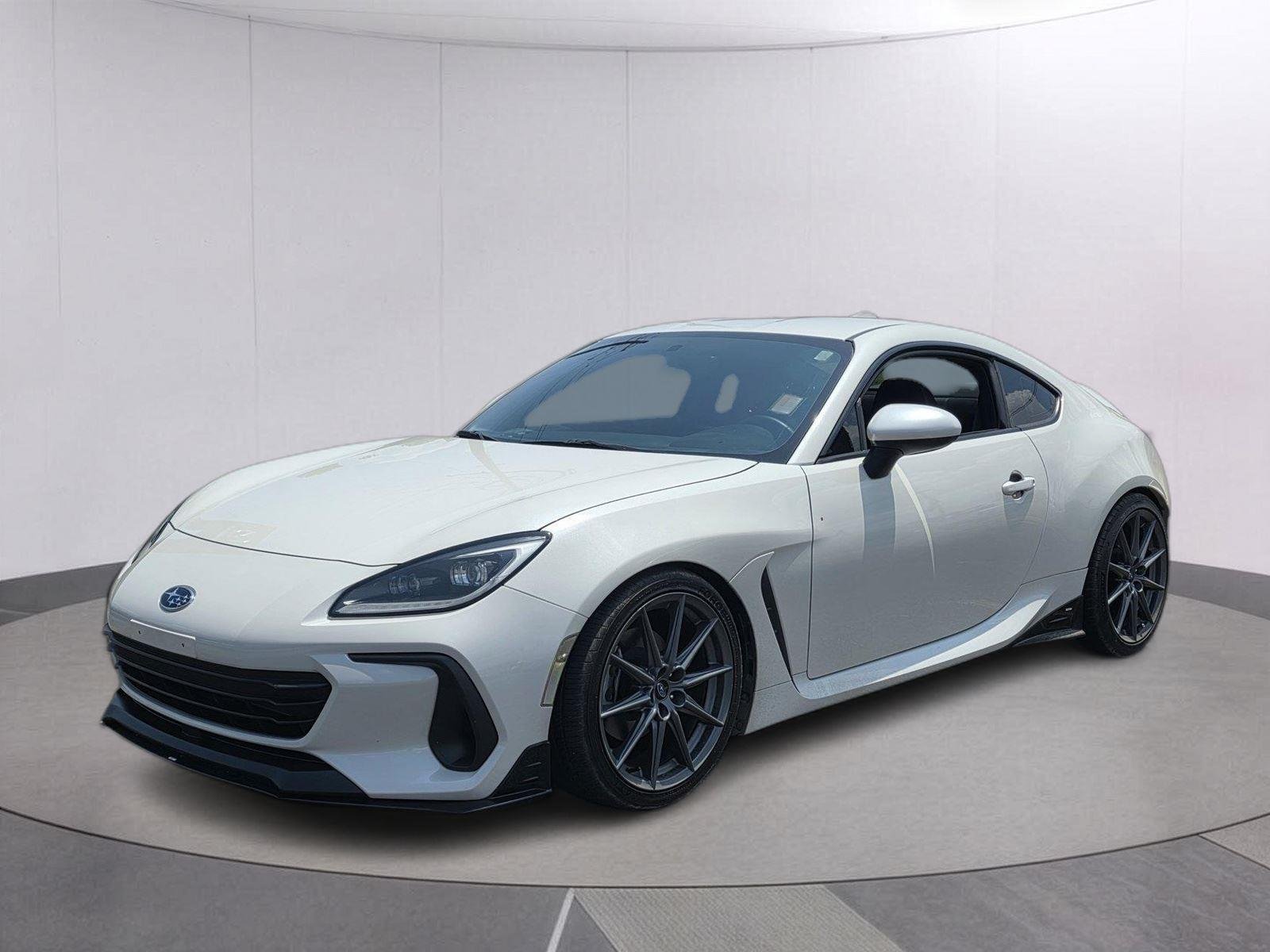 Used 2023 Crystal White Pearl Subaru Limited image 29