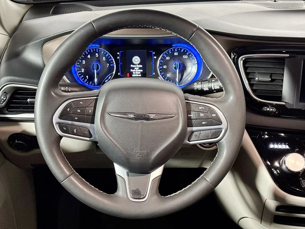 Used 2022 White Chrysler LX image 13