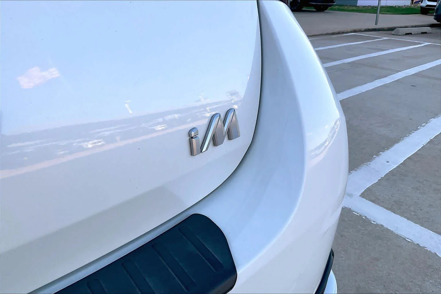 Used 2018 Blizzard Pearl Toyota  image 10