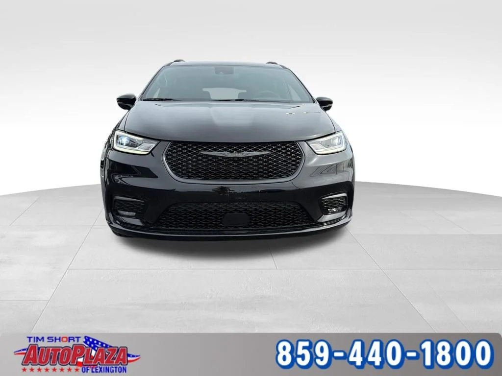 Used 2025 Black Chrysler Limited image 9