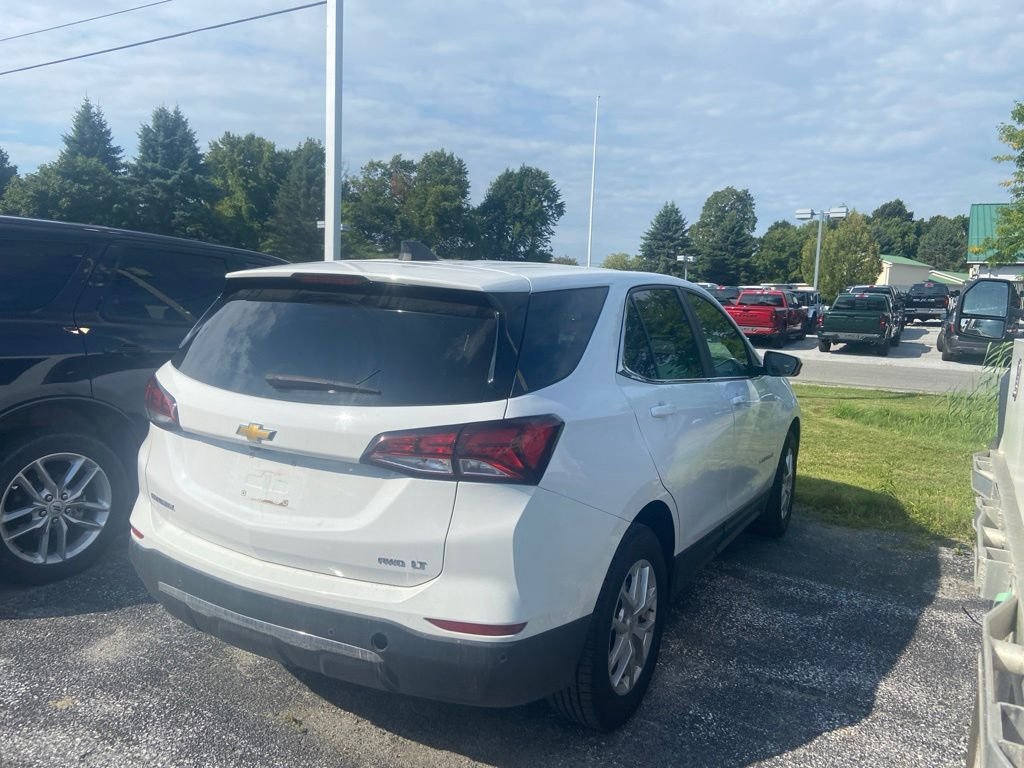 Used 2024 Summit White Chevrolet LT image 5