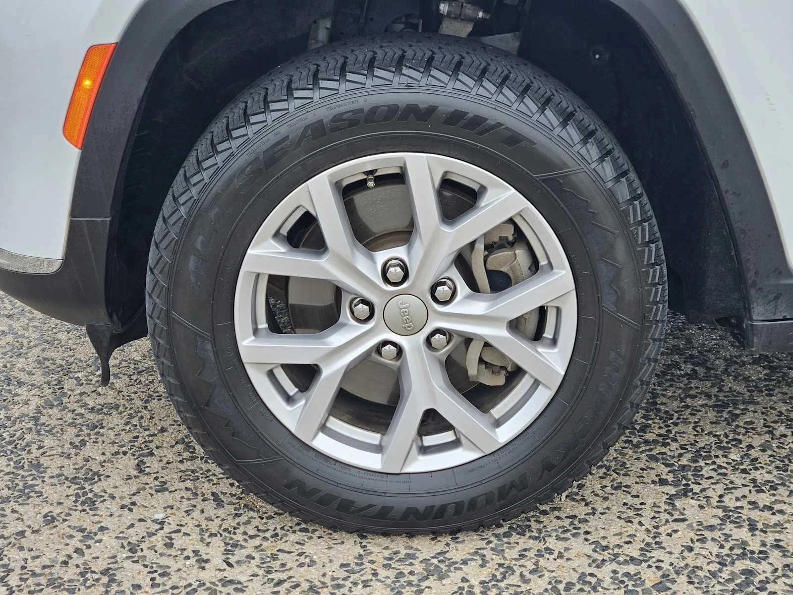 Used 2022 Bright White Clearcoat Jeep Limited image 7