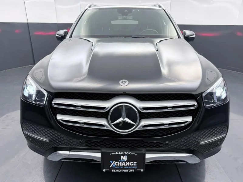 Used 2023  Mercedes-Benz GLE 350 4MATIC® Sport Utility 4D image 2