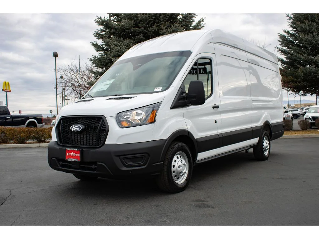 New 2026 OXFORD WHITE Ford Base image 4