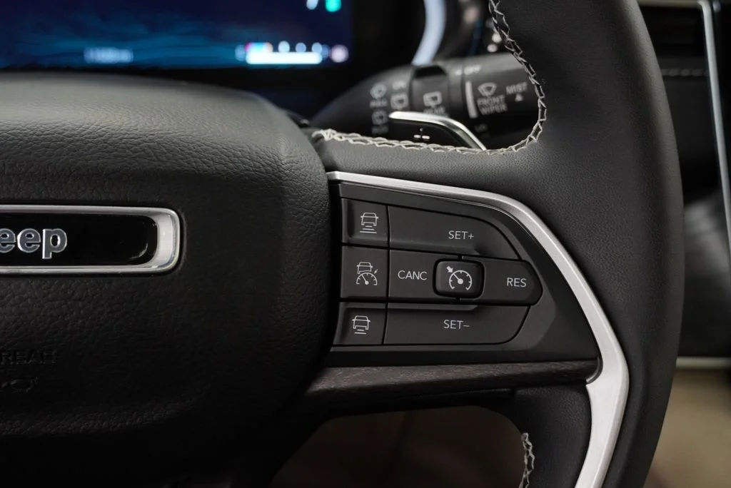 Used 2022 White Jeep 4xe image 42