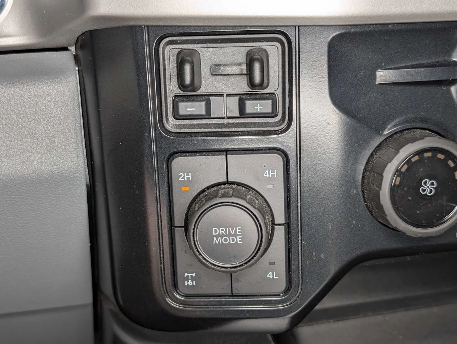 Used 2024 Darkened Bronze Ford XLT image 33