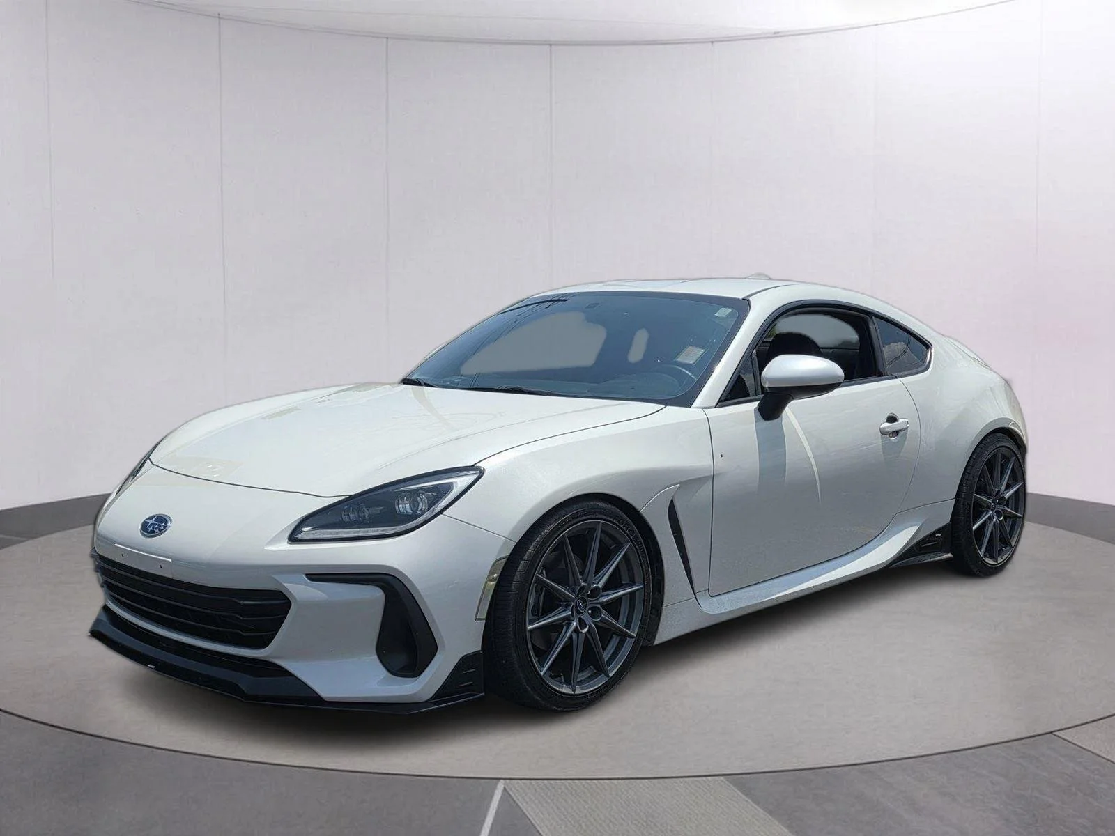 Used 2023 Crystal White Pearl Subaru Limited image 29