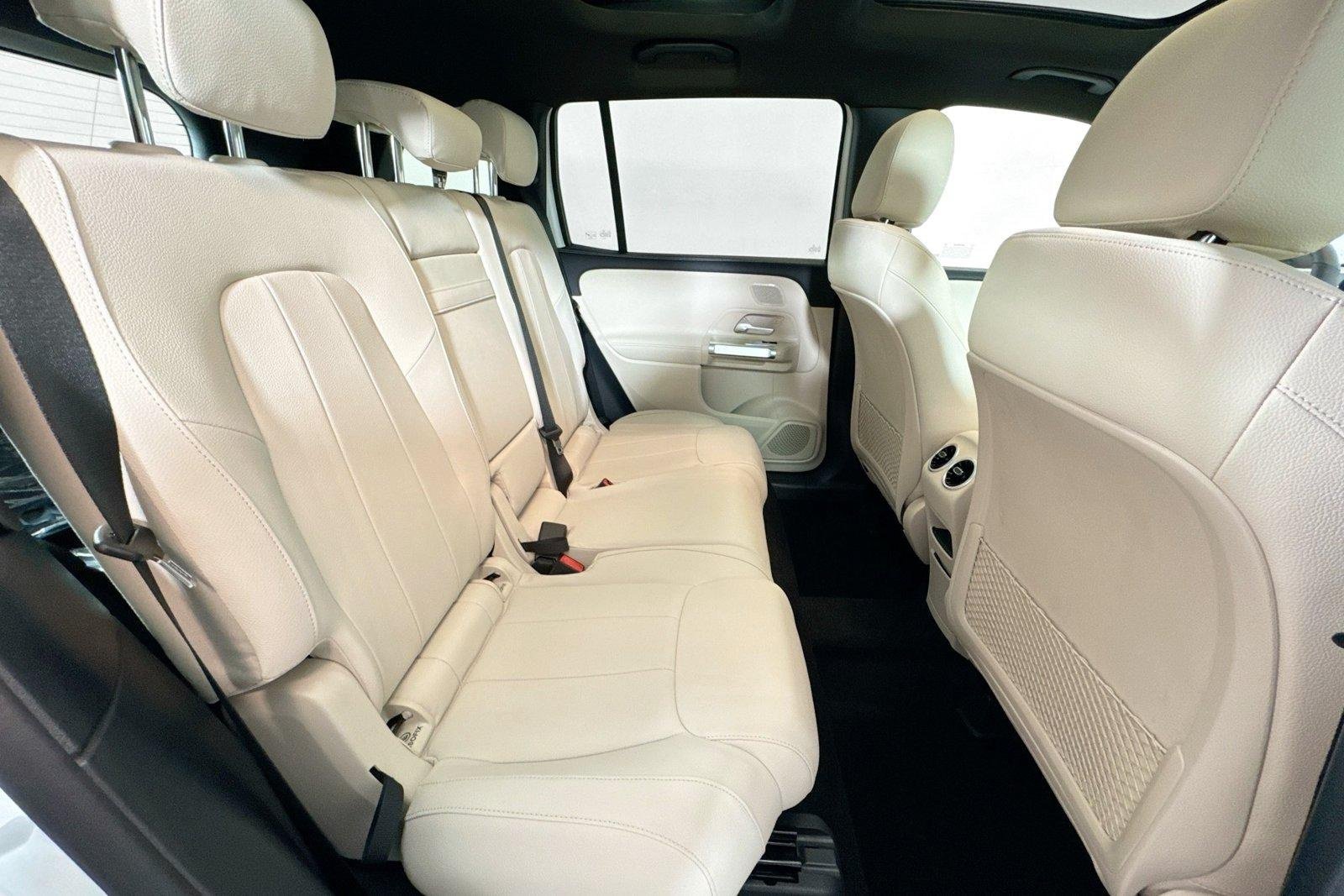 New 2026 Polar White Mercedes-Benz GLB 250 image 25