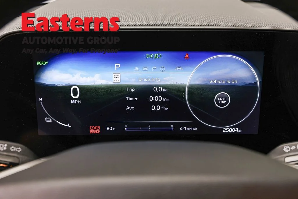 Used 2023 Red Kia Wind image 18