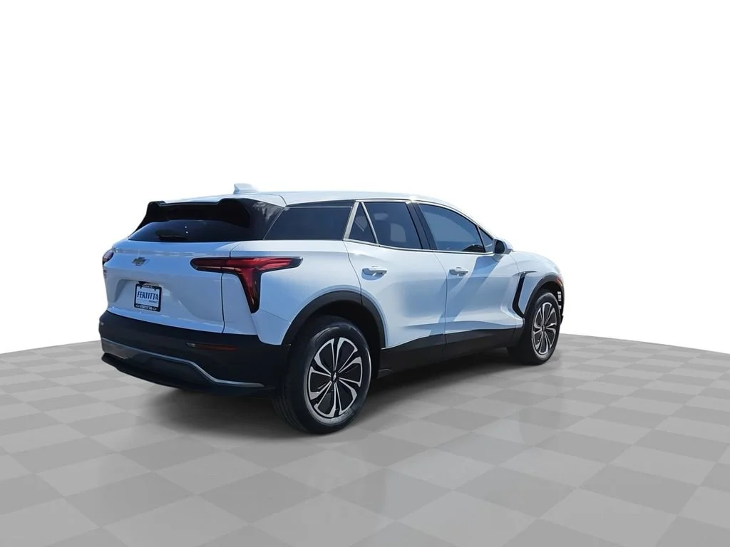 New 2026 Summit White Chevrolet LT image 8