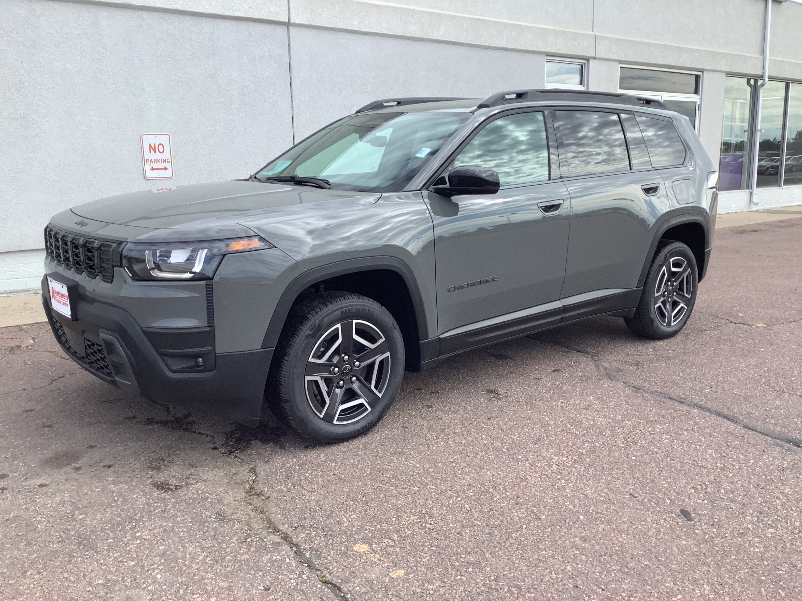 New 2026 Sting-Gray Clear-Coat Exterior Paint Jeep Limited image 2