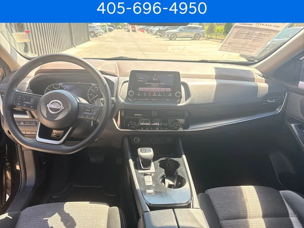 Pre-Owned 2022 Nissan Rogue SV