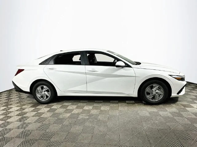 New 2026 White Hyundai SE image 2