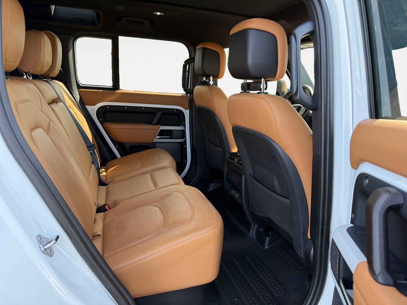 Used 2024 Fuji White Land Rover S image 18