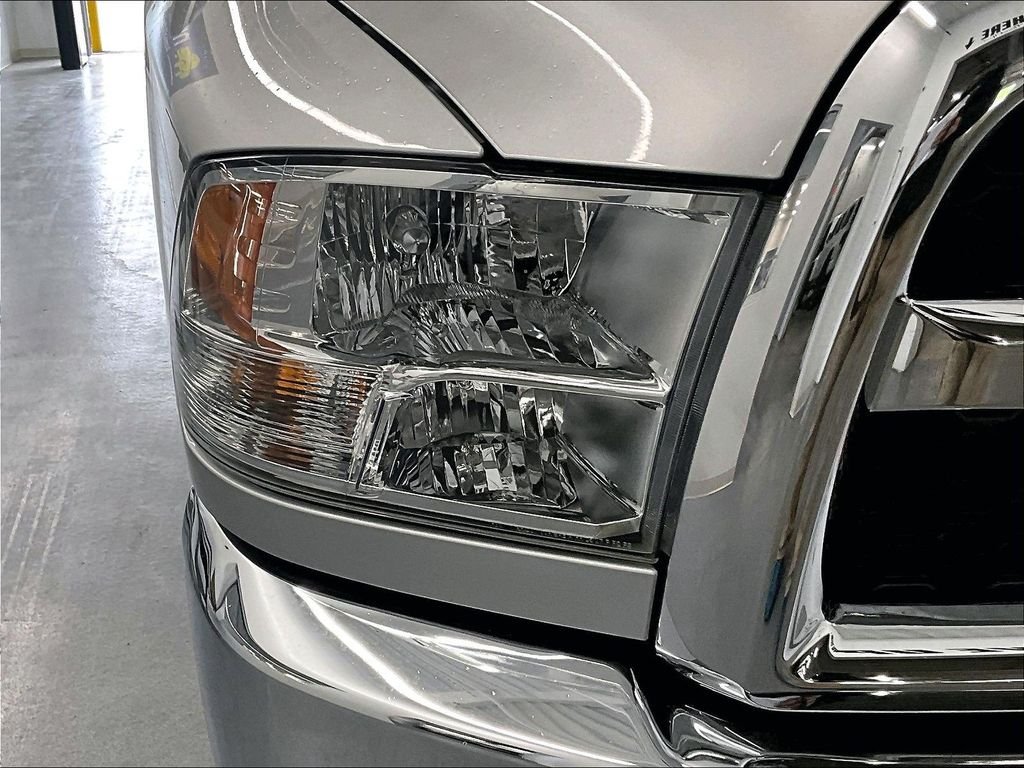 Used 2017 Bright Silver Clearcoat Metallic Ram Tradesman image 29