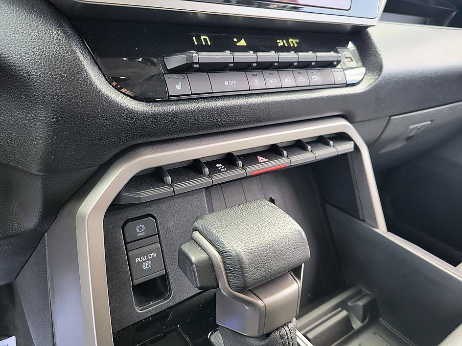 Used 2024 Ice Toyota SR5 image 27
