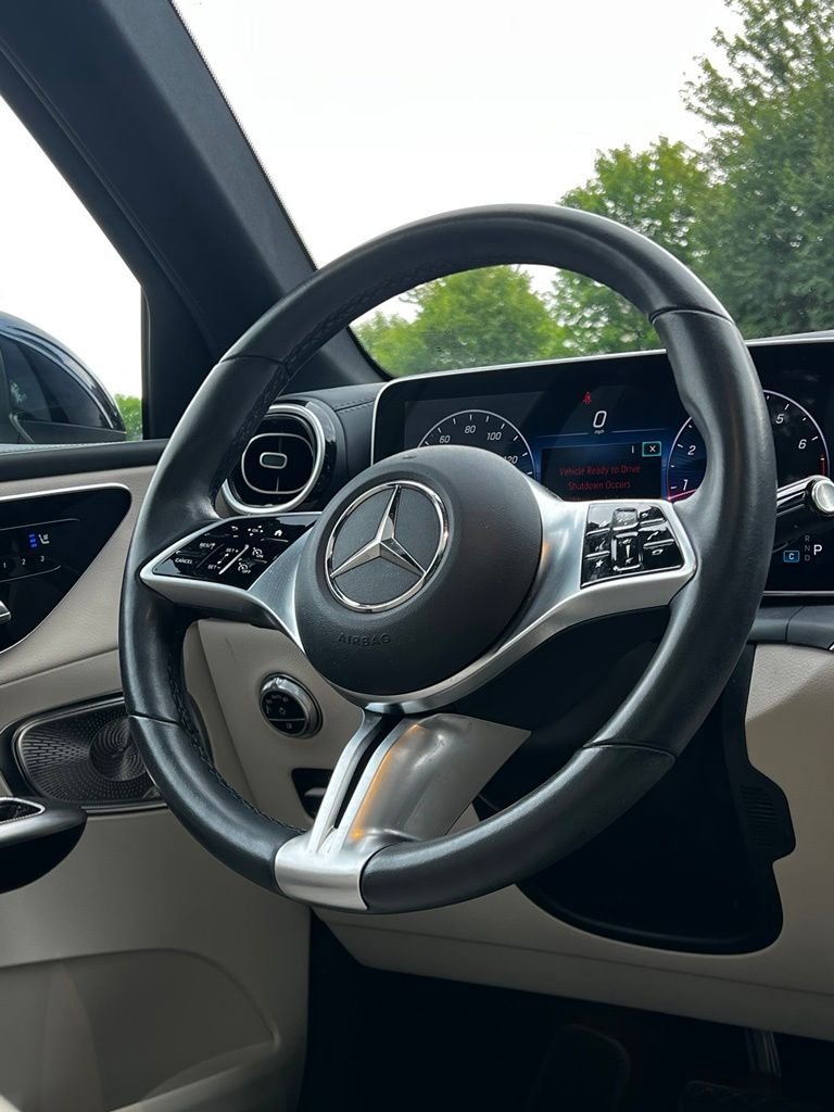 Used 2024 Blue Mercedes-Benz GLC 300 image 12