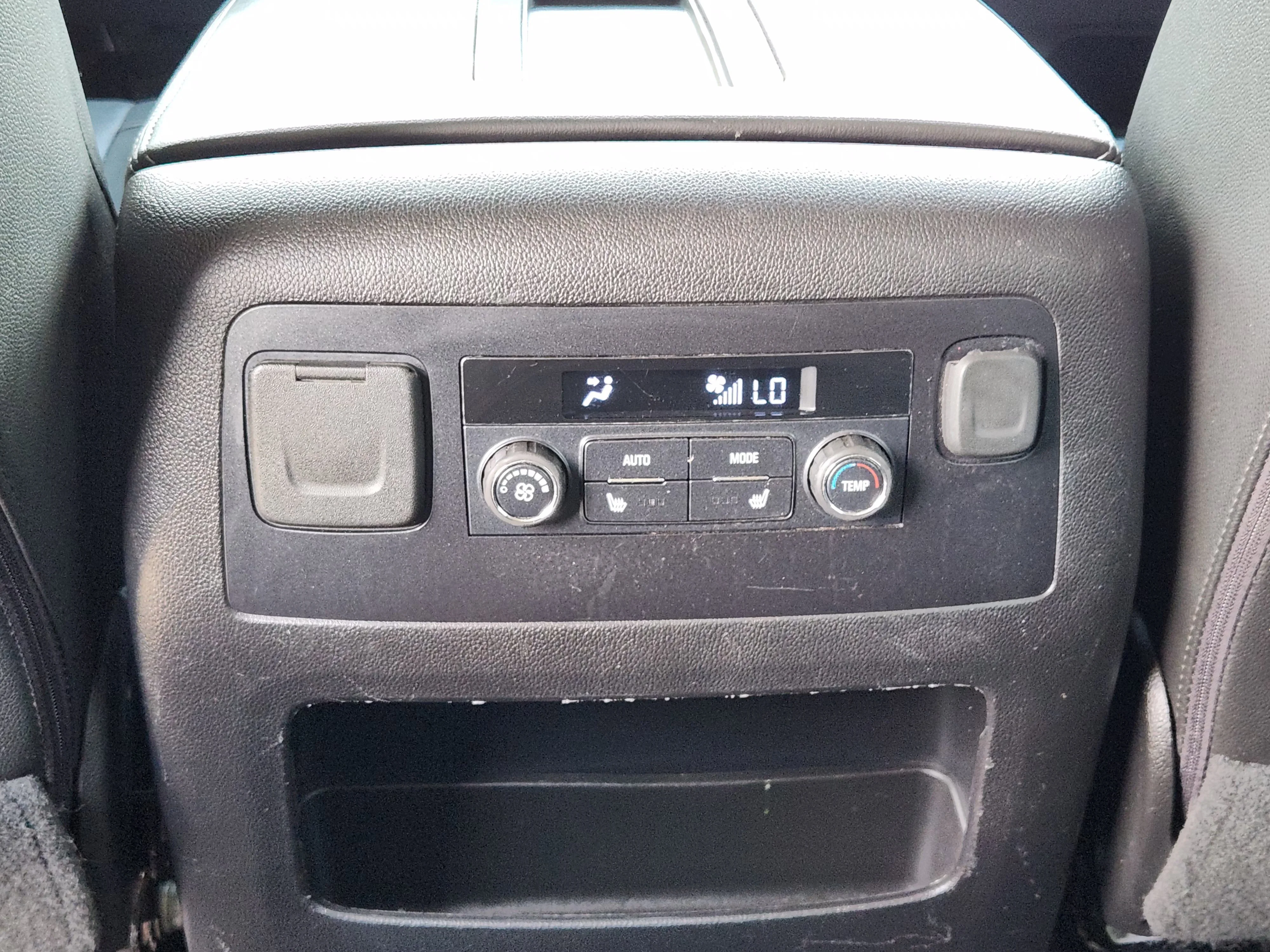 Used 2018 Onyx Black GMC SLT image 30