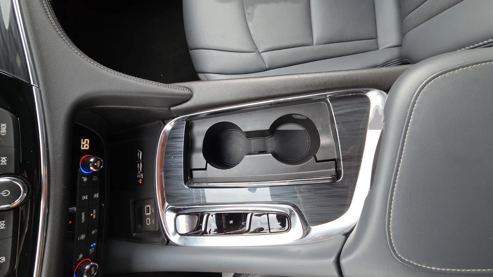 Used 2024 White Buick Premium Group image 34