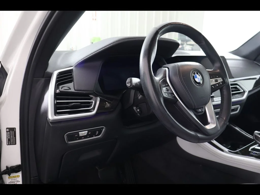 Used 2023 White BMW sDrive40i image 13
