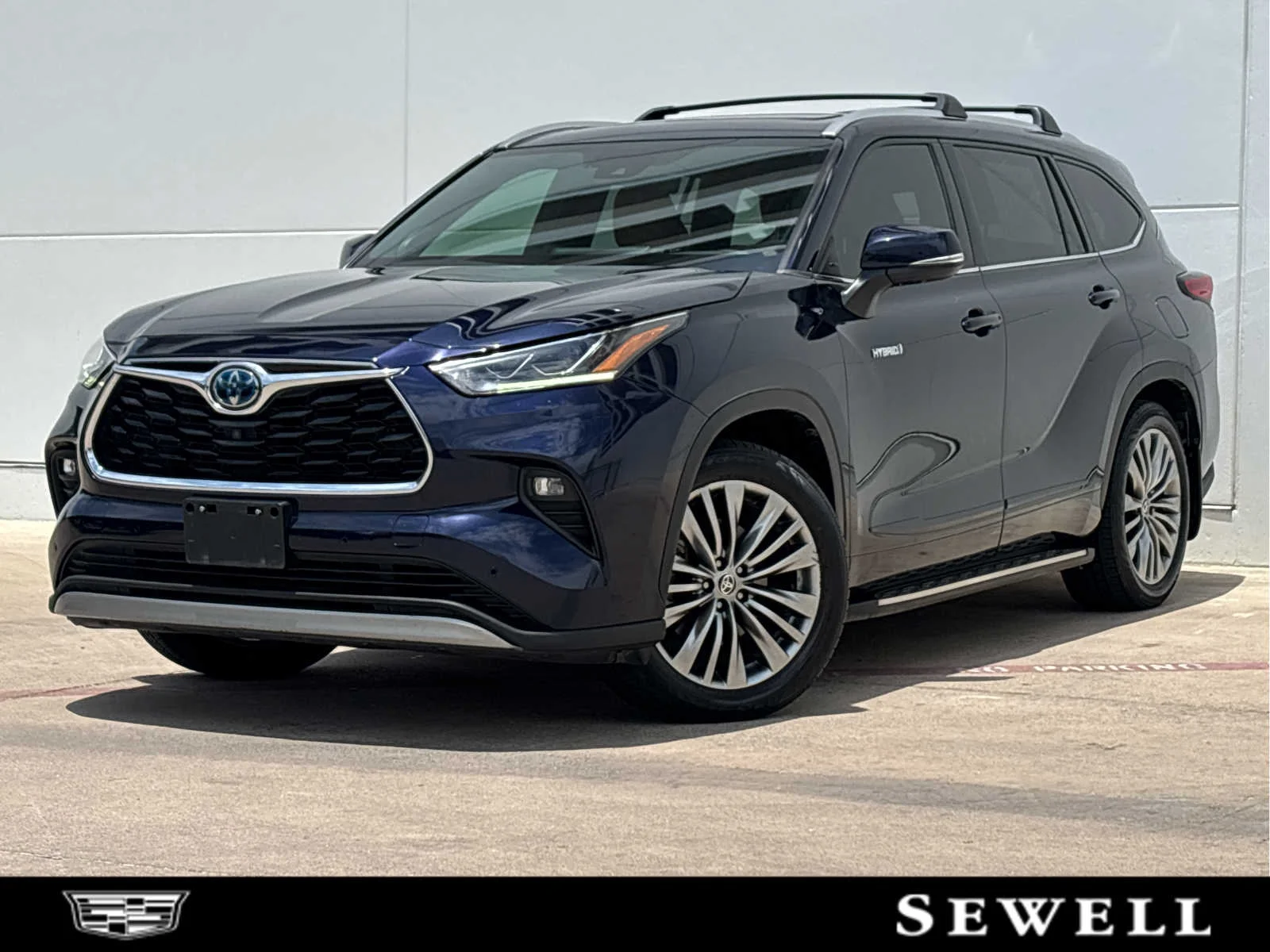 2021 Toyota Highlander Platinum Hybrid 4x2's photo
