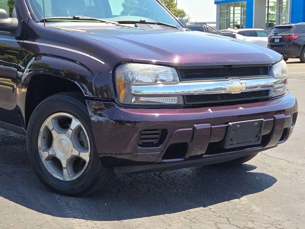 Used 2008 Red Chevrolet LS image 2